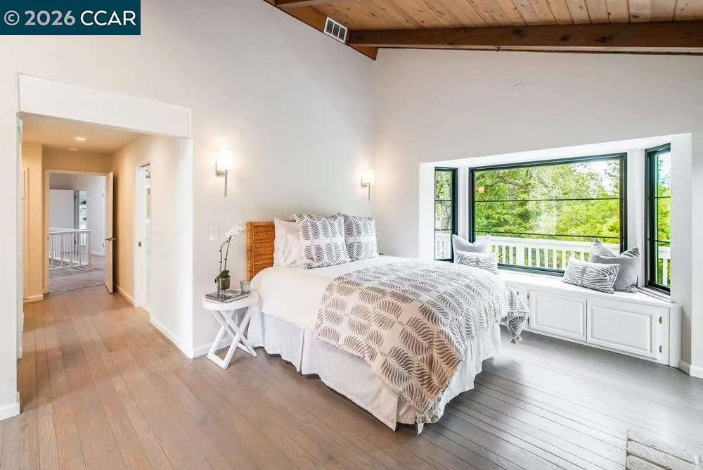 9 Valley Court Orinda, CA 94563
