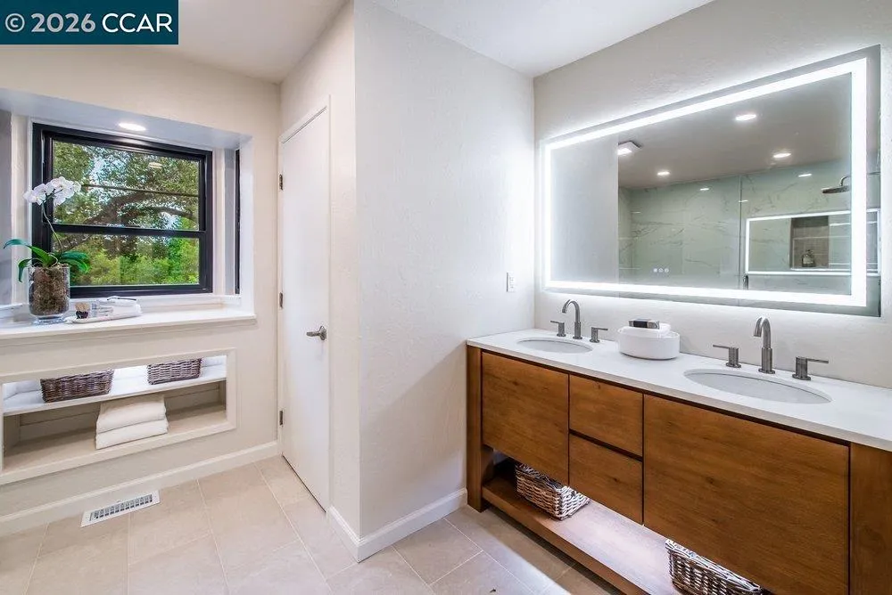 9 Valley Court Orinda, CA 94563