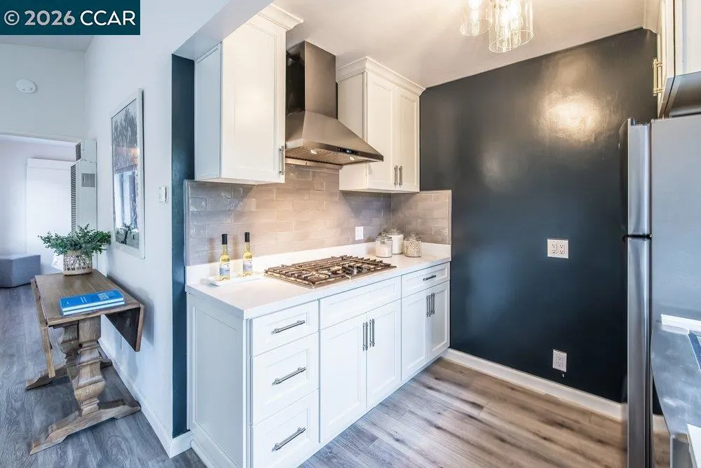 9 Valley Court Orinda, CA 94563