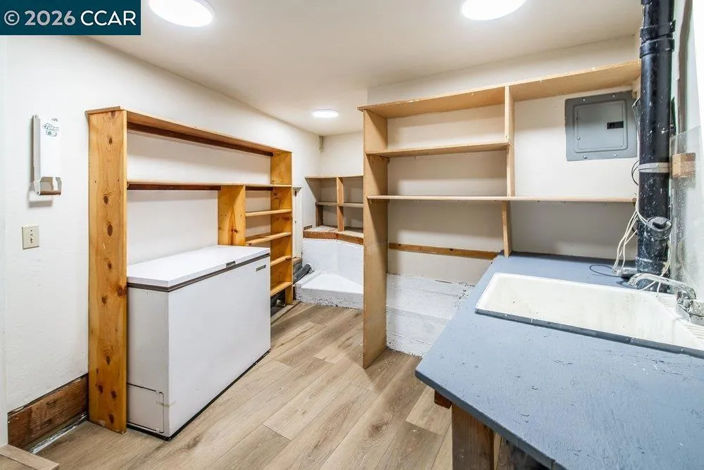 9 Valley Court Orinda, CA 94563