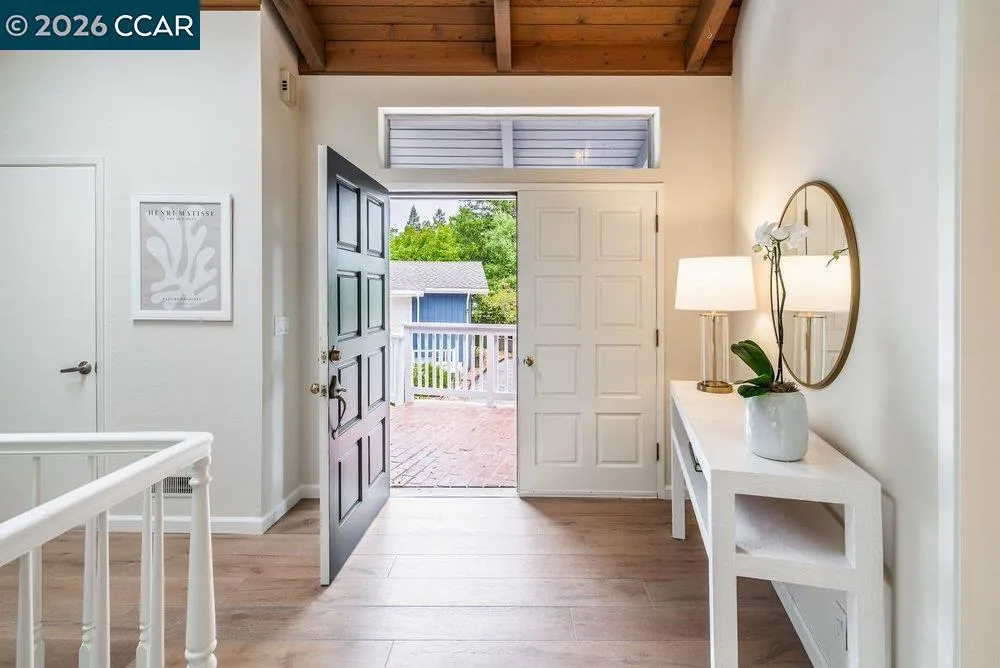 9 Valley Court Orinda, CA 94563
