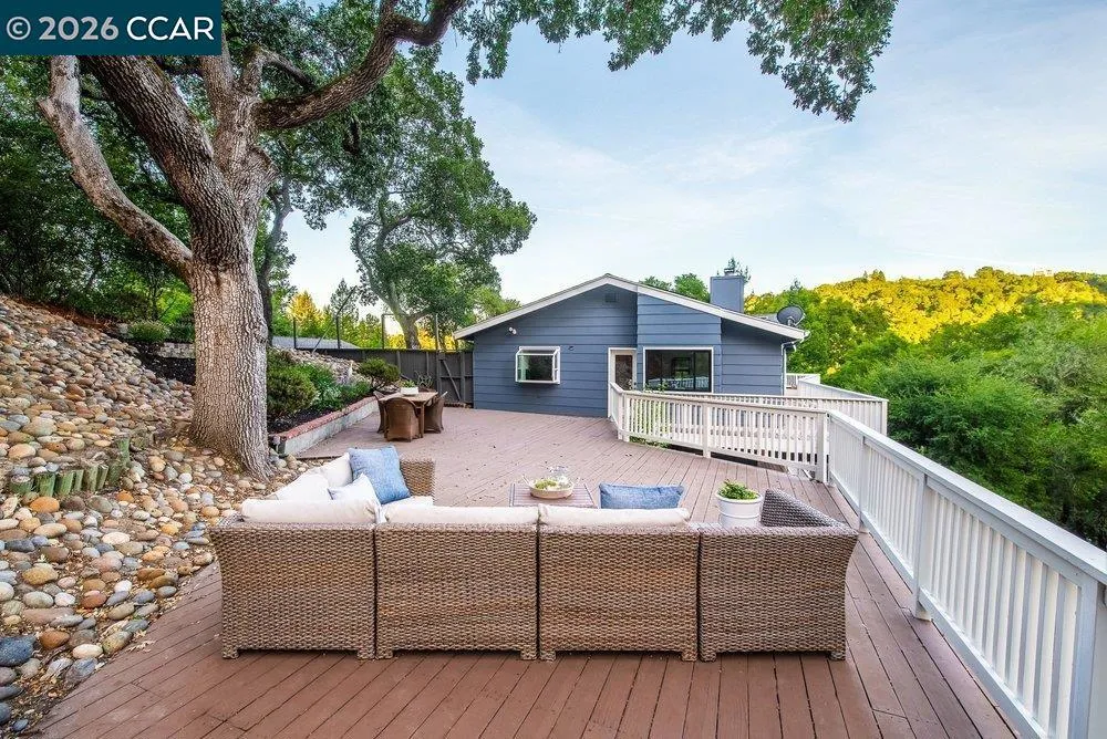 9 Valley Court Orinda, CA 94563