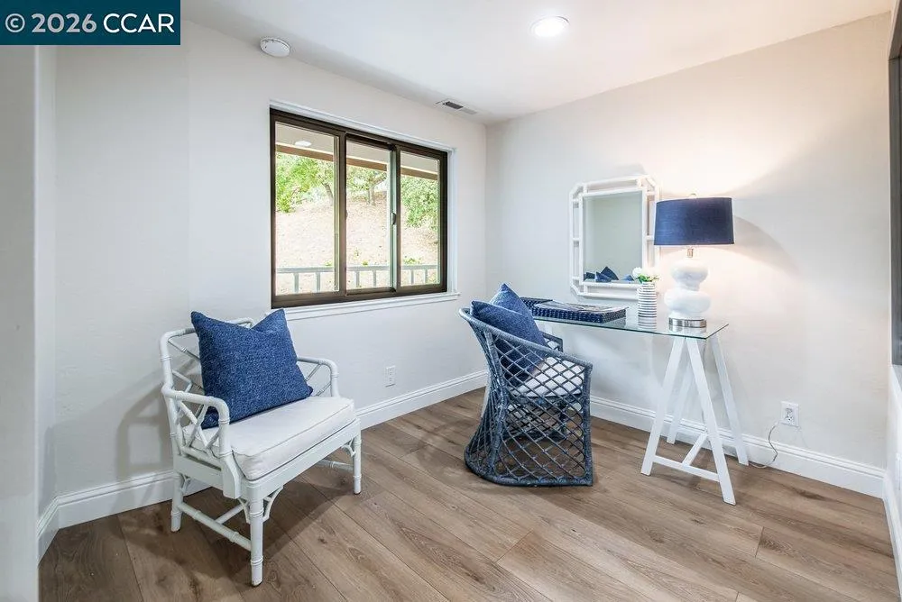 9 Valley Court Orinda, CA 94563