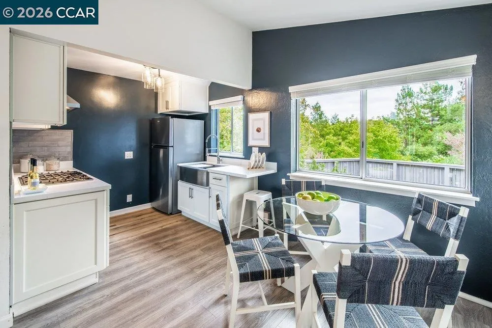 9 Valley Court Orinda, CA 94563
