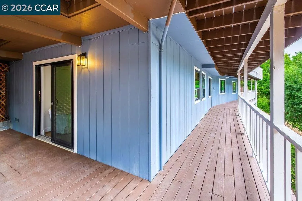 9 Valley Court Orinda, CA 94563
