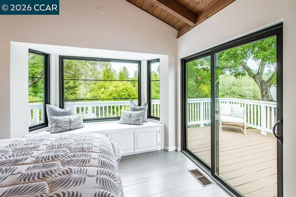 9 Valley Court Orinda, CA 94563