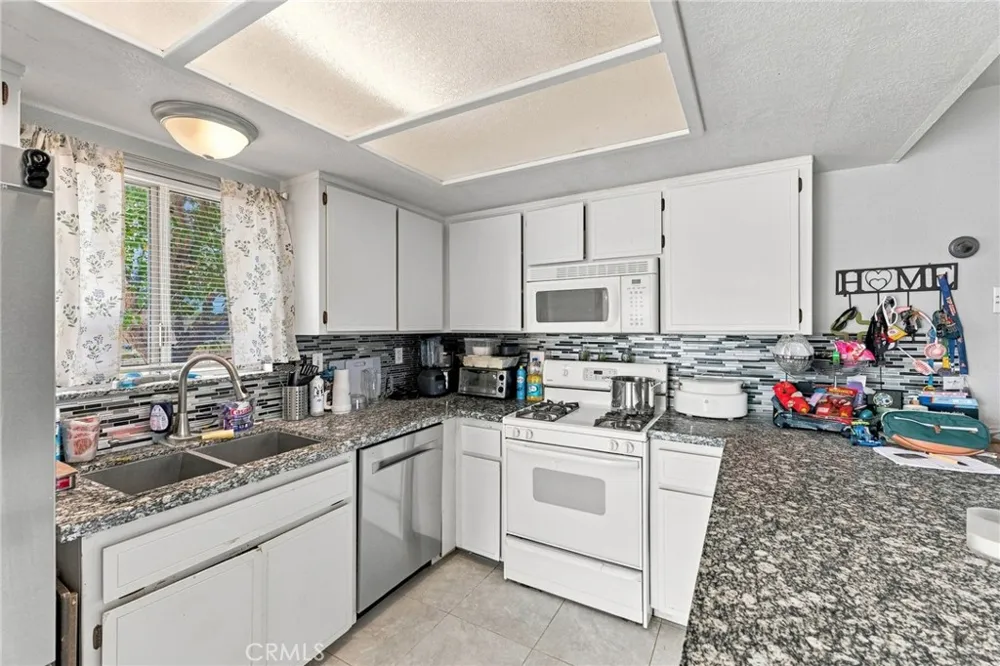22889 Anoka Apple Valley, CA 92308