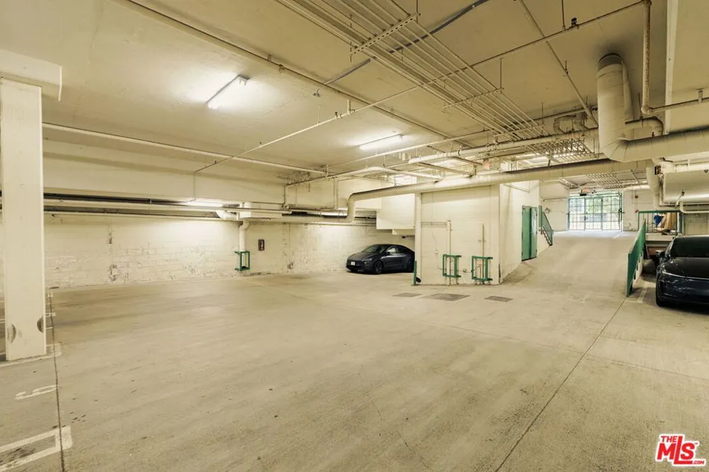 1932 Selby Avenue #401 Los Angeles, CA 90025