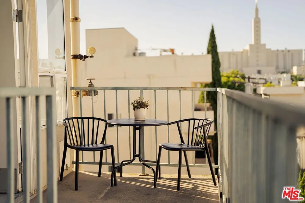 1932 Selby Avenue #401 Los Angeles, CA 90025