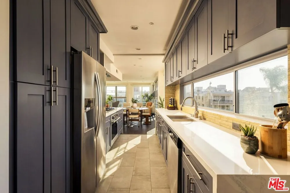 1932 Selby Avenue #401 Los Angeles, CA 90025