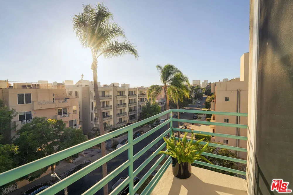 1932 Selby Avenue #401 Los Angeles, CA 90025
