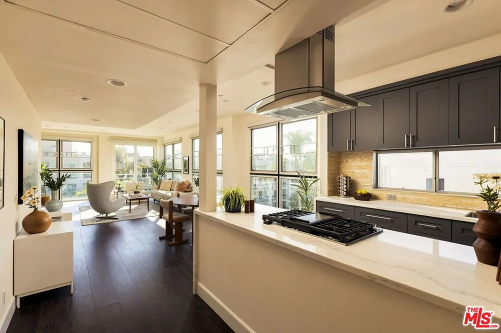 1932 Selby Avenue #401 Los Angeles, CA 90025