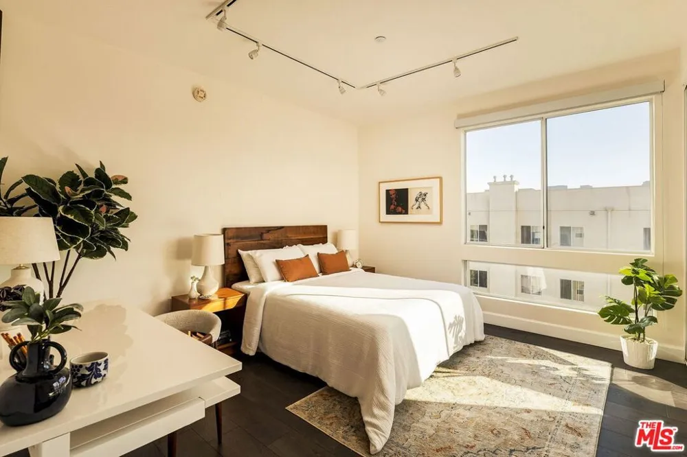 1932 Selby Avenue #401 Los Angeles, CA 90025