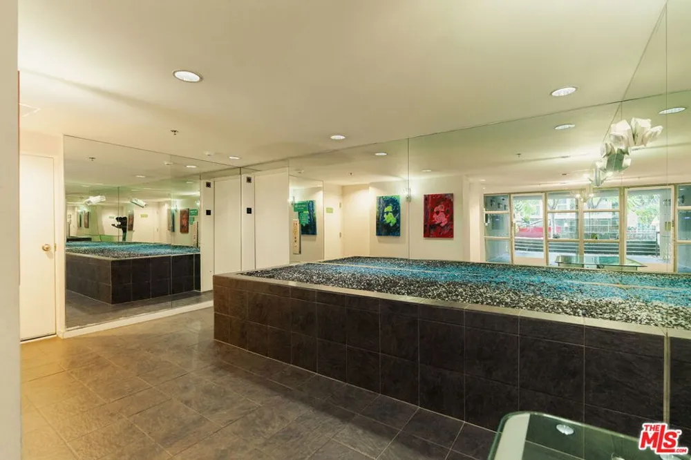1932 Selby Avenue #401 Los Angeles, CA 90025