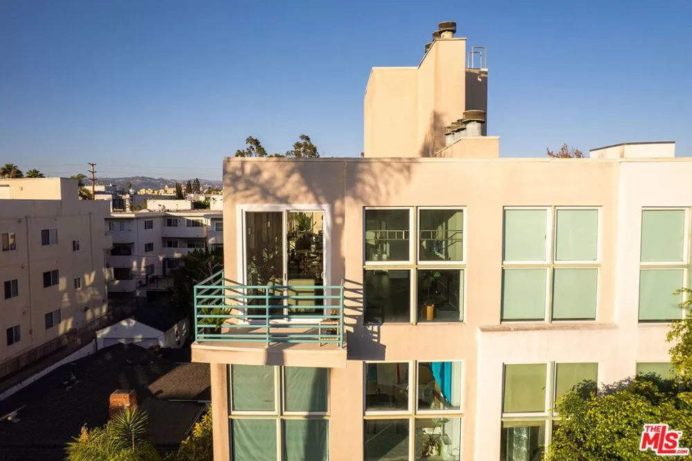 1932 Selby Avenue #401 Los Angeles, CA 90025