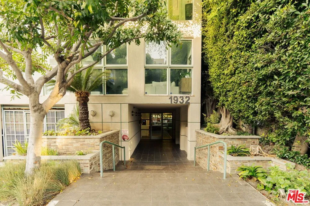 1932 Selby Avenue #401 Los Angeles, CA 90025