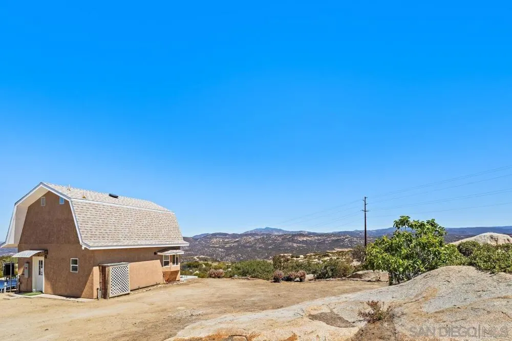 21037 Fog Ridge Alpine, CA 91901