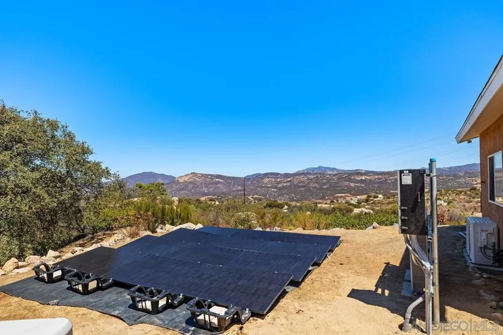 21037 Fog Ridge Alpine, CA 91901