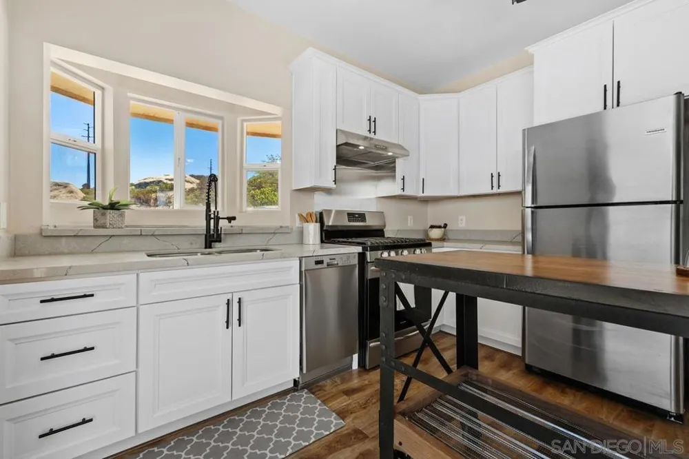 21037 Fog Ridge Alpine, CA 91901