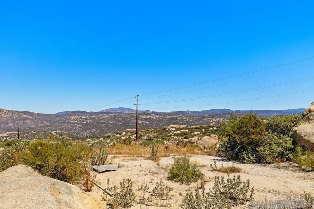 21037 Fog Ridge Alpine, CA 91901