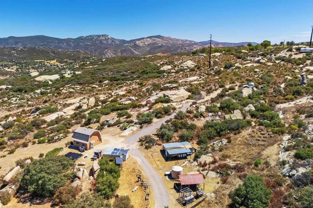 21037 Fog Ridge Alpine, CA 91901