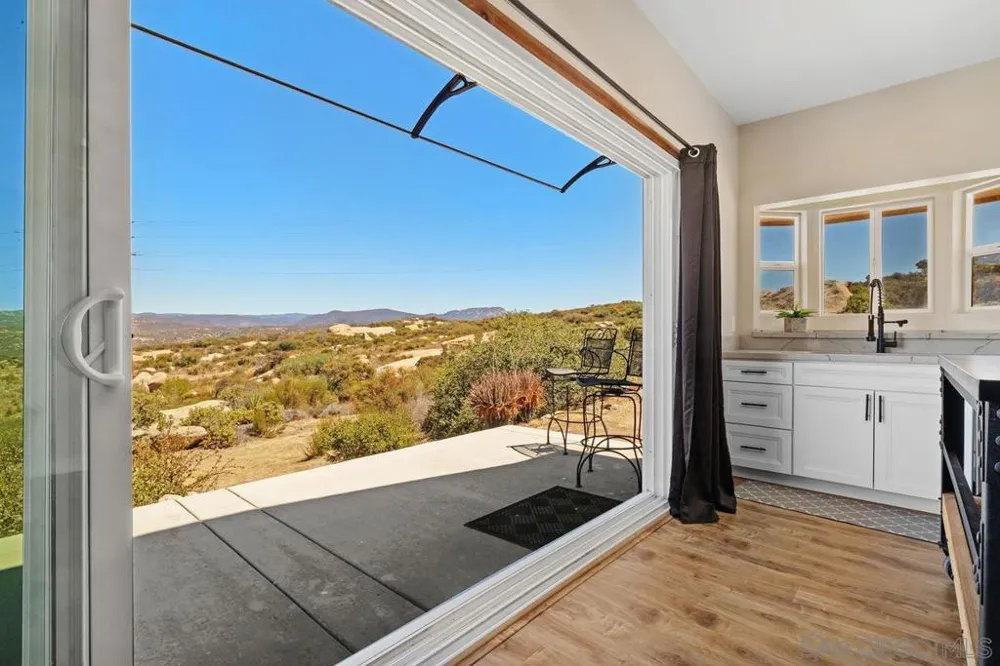 21037 Fog Ridge Alpine, CA 91901