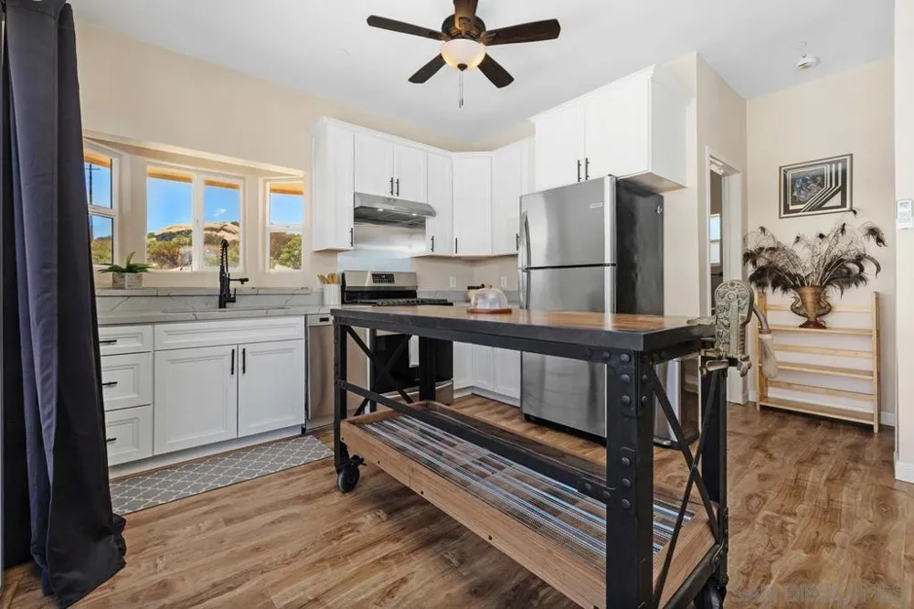 21037 Fog Ridge Alpine, CA 91901