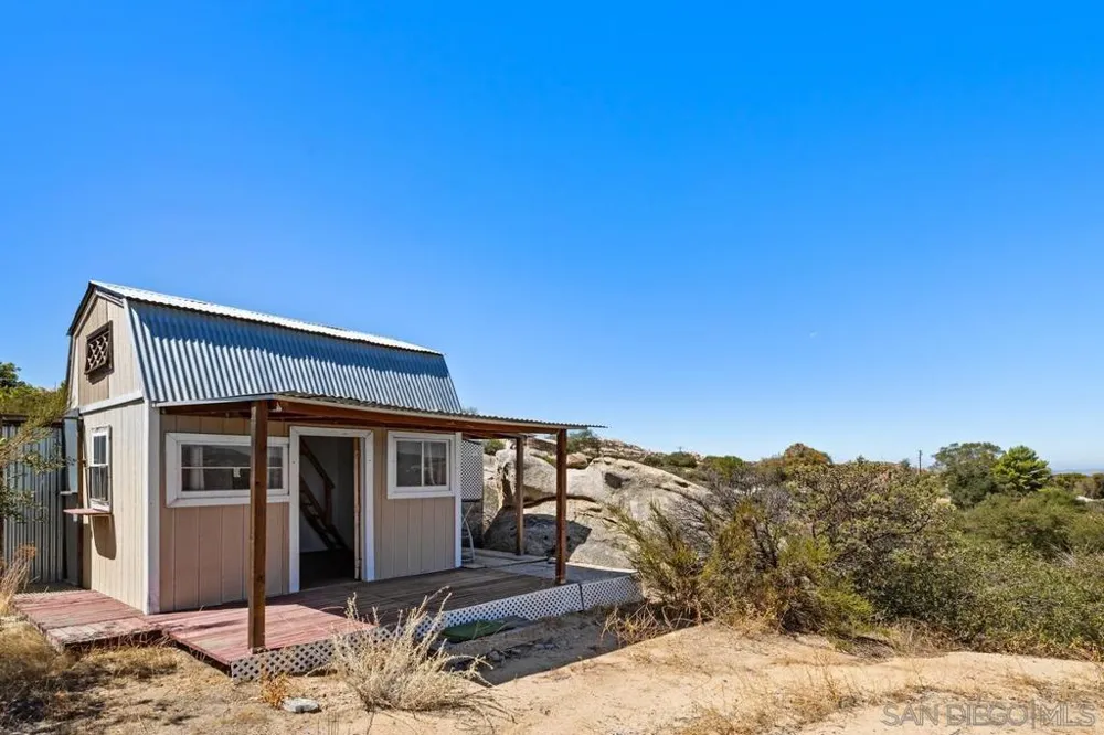21037 Fog Ridge Alpine, CA 91901
