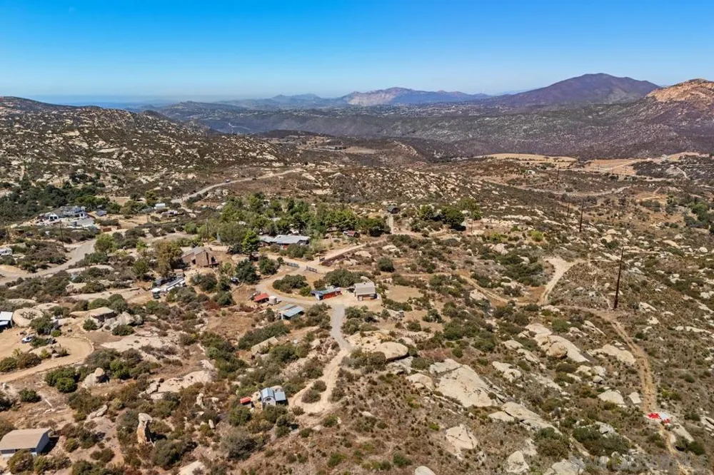 21037 Fog Ridge Alpine, CA 91901