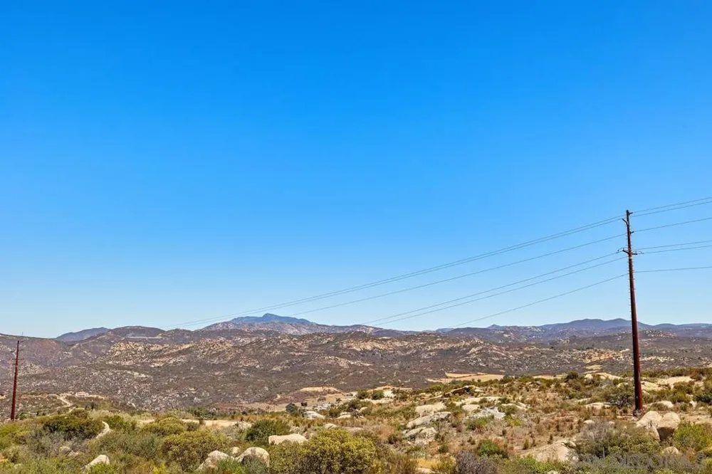 21037 Fog Ridge Alpine, CA 91901