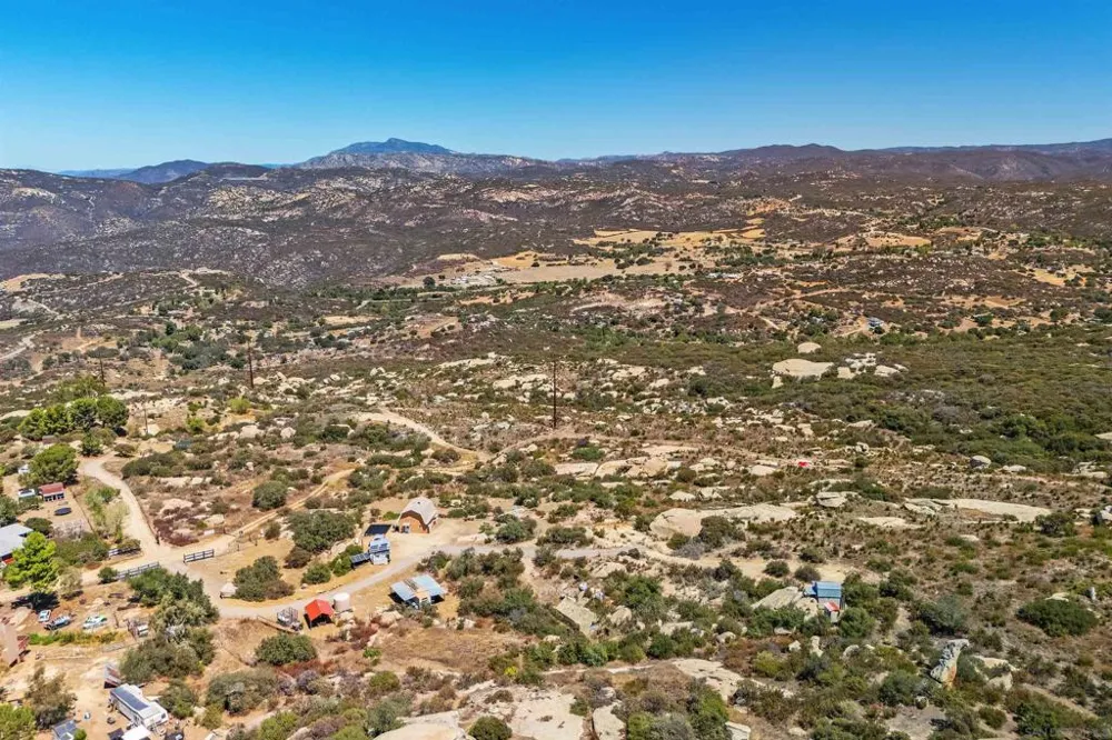 21037 Fog Ridge Alpine, CA 91901