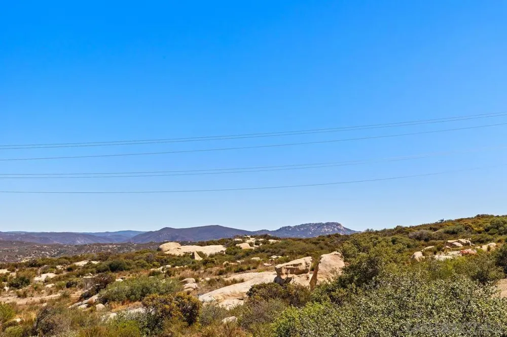 21037 Fog Ridge Alpine, CA 91901