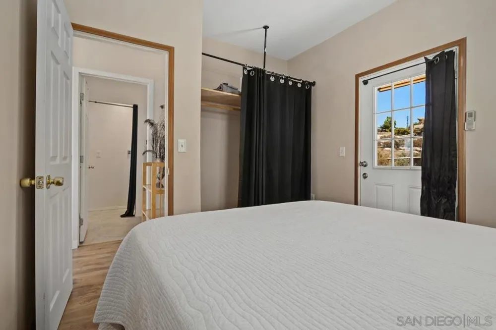 21037 Fog Ridge Alpine, CA 91901