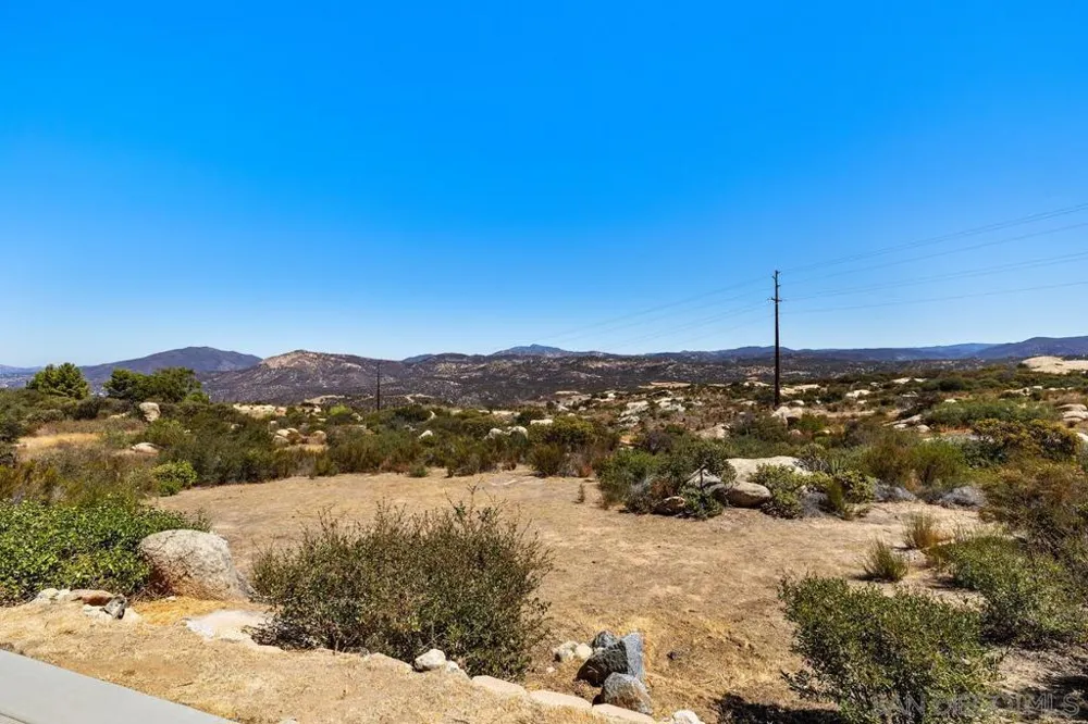 21037 Fog Ridge Alpine, CA 91901