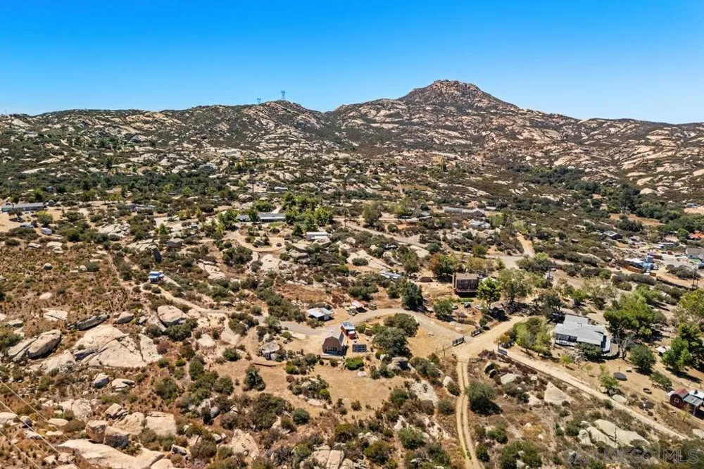 21037 Fog Ridge Alpine, CA 91901