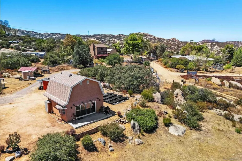 21037 Fog Ridge Alpine, CA 91901
