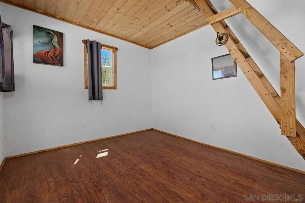 21037 Fog Ridge Alpine, CA 91901
