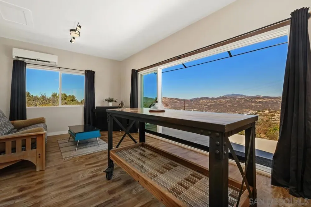 21037 Fog Ridge Alpine, CA 91901