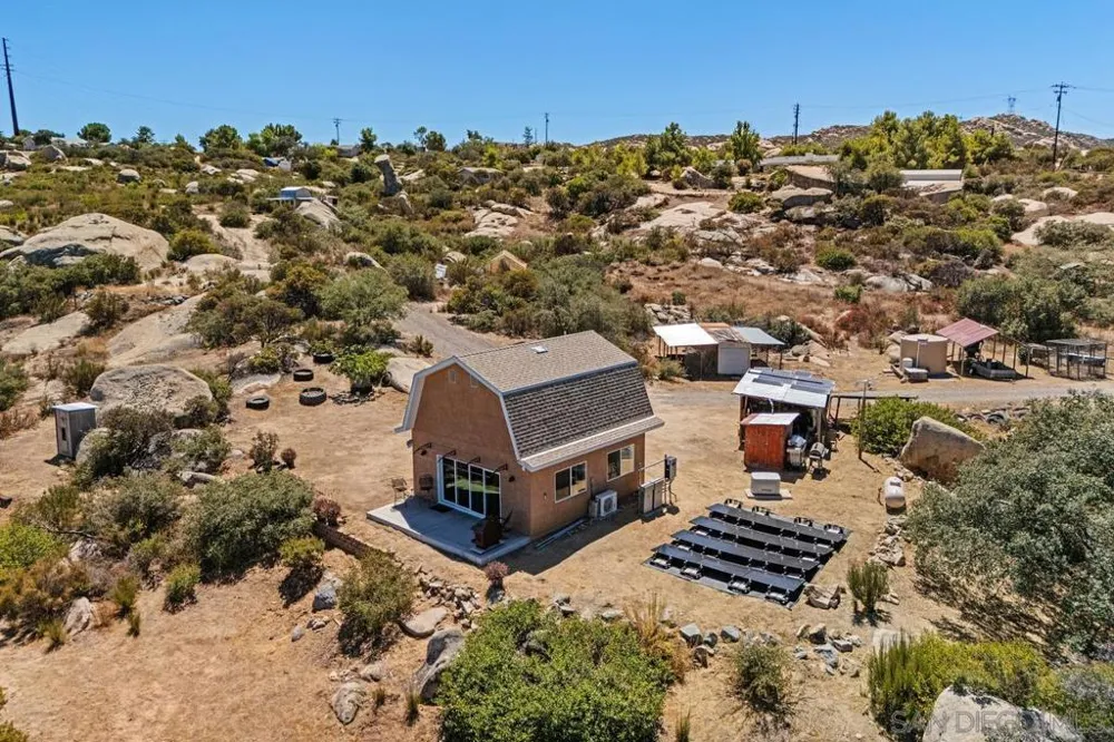 21037 Fog Ridge Alpine, CA 91901