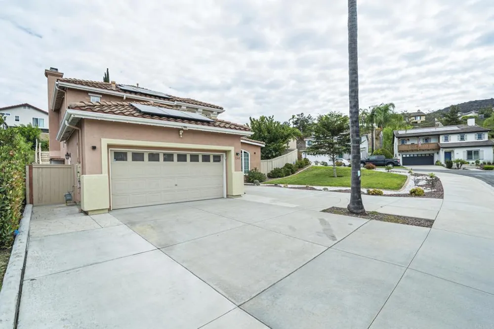 1242 Via Contessa San Marcos, CA 92069