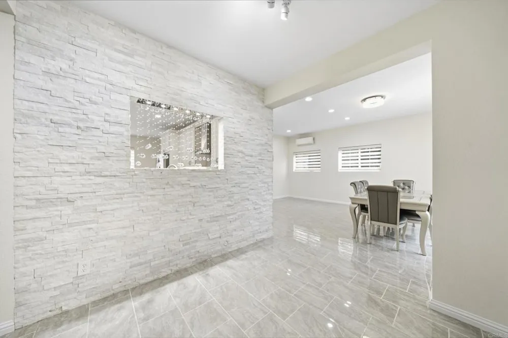 1242 Via Contessa San Marcos, CA 92069