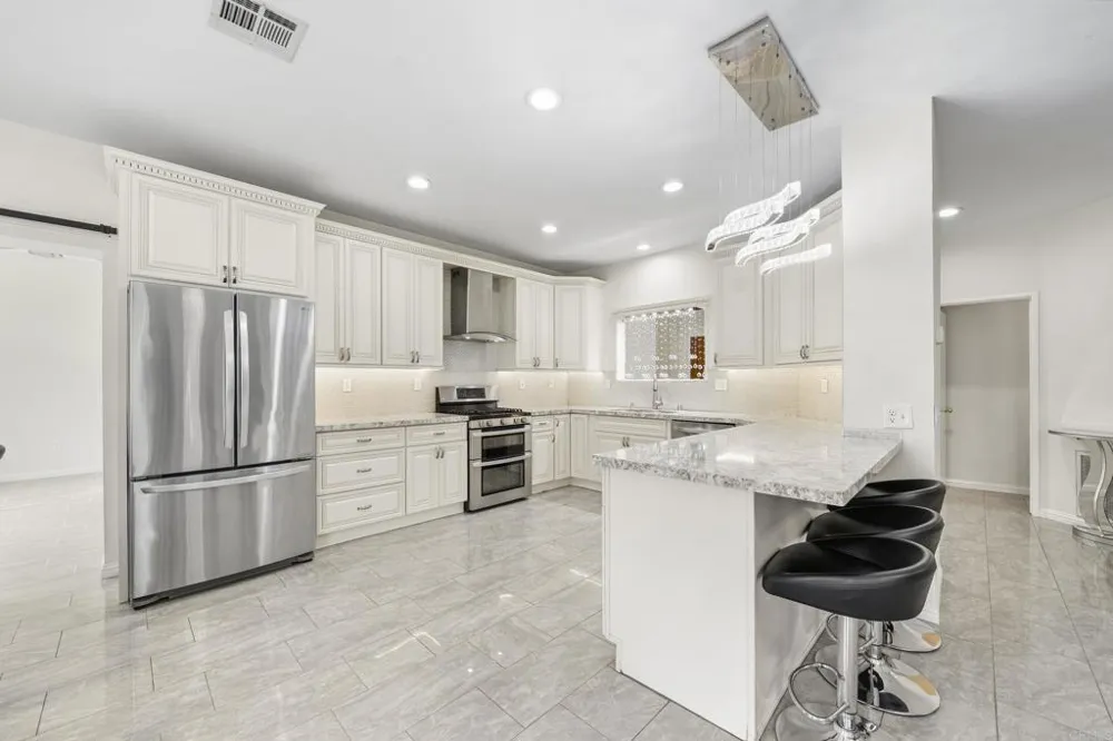 1242 Via Contessa San Marcos, CA 92069