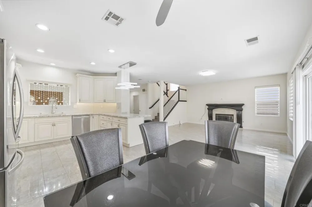 1242 Via Contessa San Marcos, CA 92069