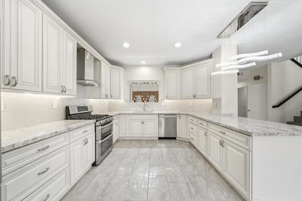 1242 Via Contessa San Marcos, CA 92069