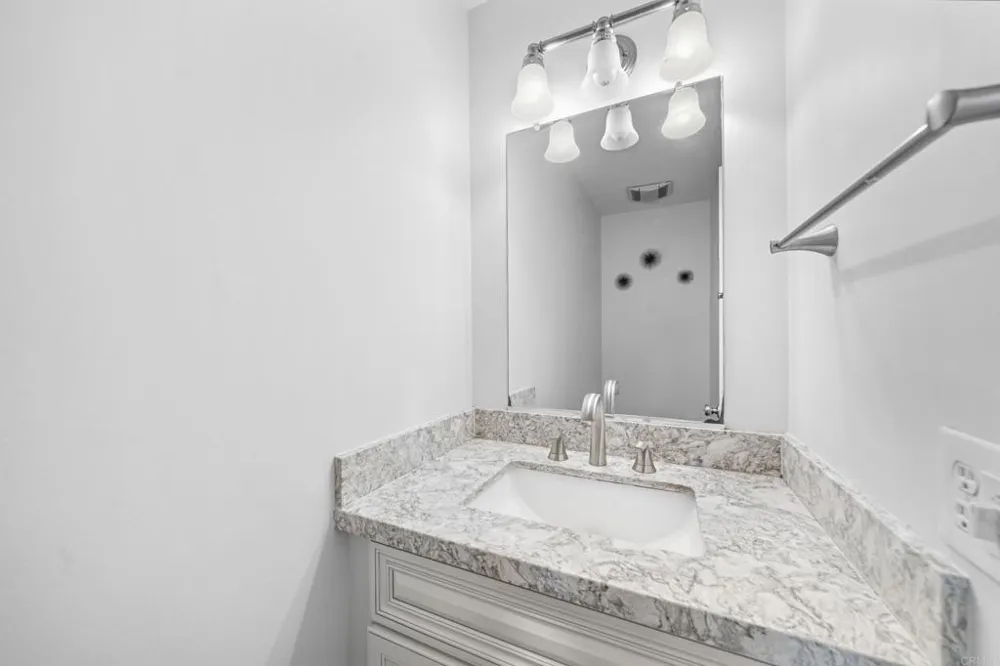 1242 Via Contessa San Marcos, CA 92069