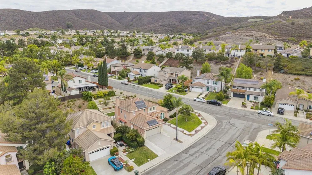 1242 Via Contessa San Marcos, CA 92069