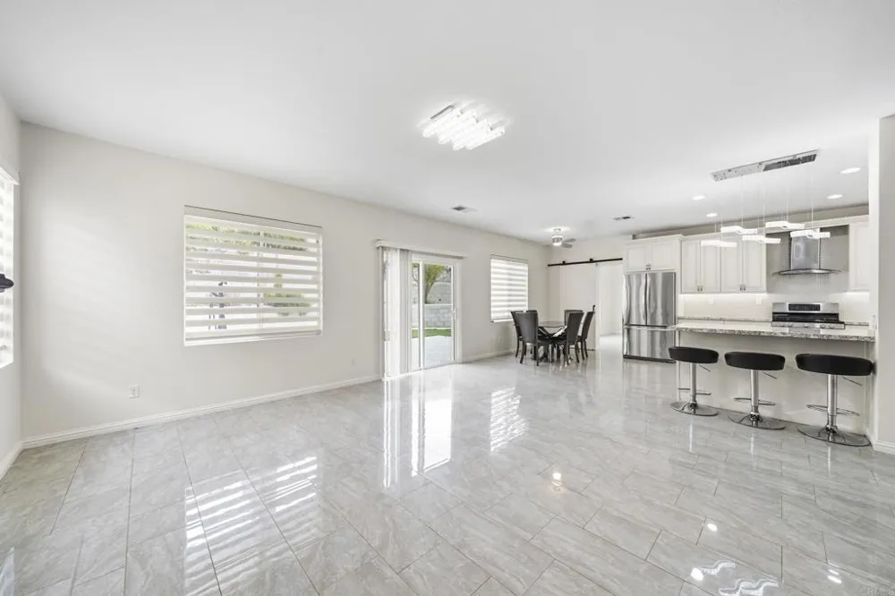 1242 Via Contessa San Marcos, CA 92069