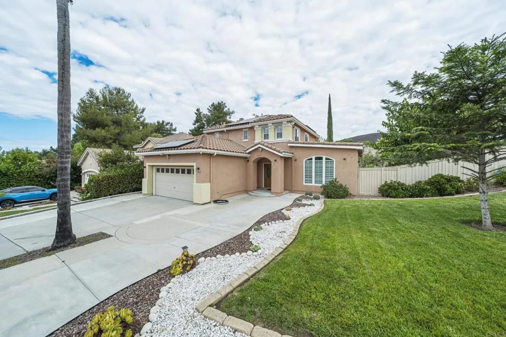 1242 Via Contessa San Marcos, CA 92069