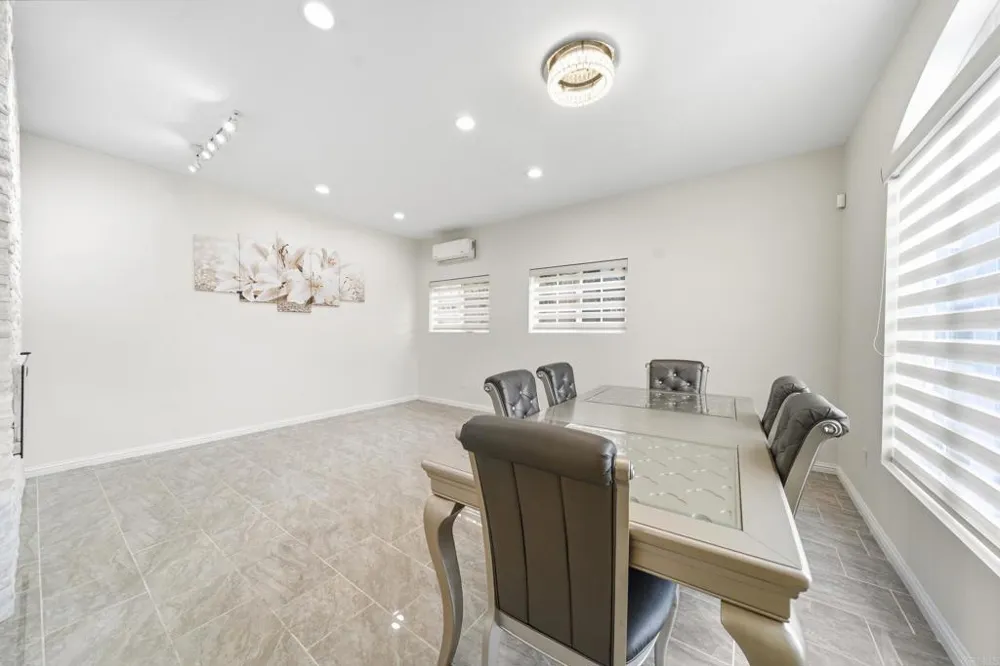 1242 Via Contessa San Marcos, CA 92069