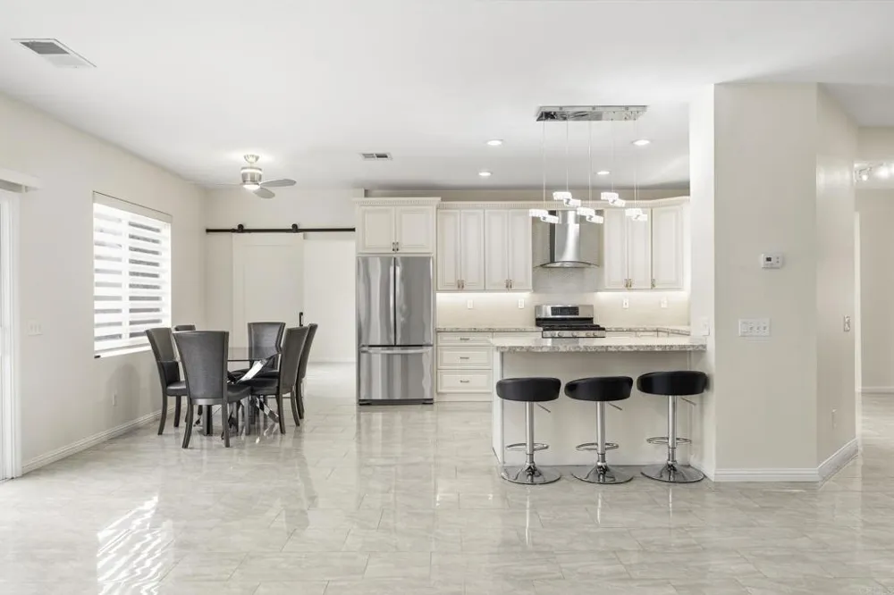 1242 Via Contessa San Marcos, CA 92069